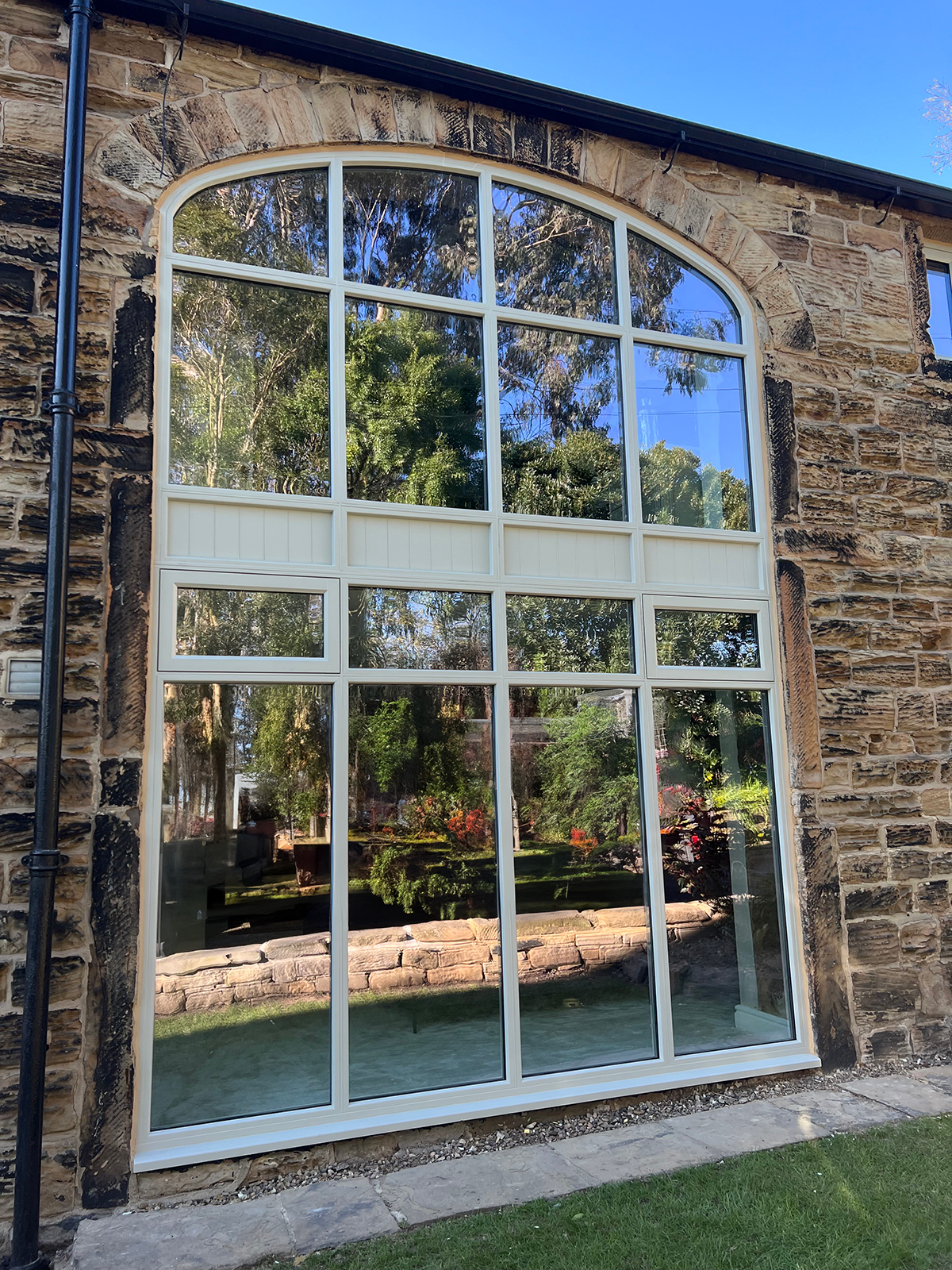Timber screen in Pebble Grey