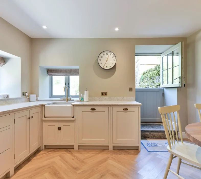 Award winning Smithy Cottage kitchen with a stable door by Patchett Joinery